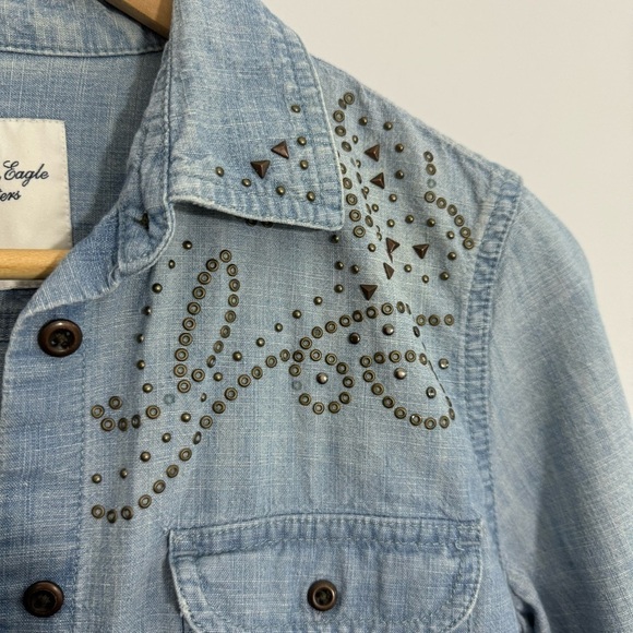 American Eagle Western Chambray Shirt Womens S Light Wash Blue Studded Boho VGUC - Picture 10 of 13